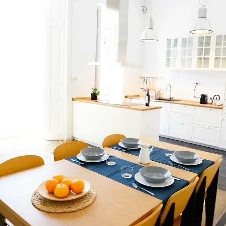 Hall Correos Apartamento